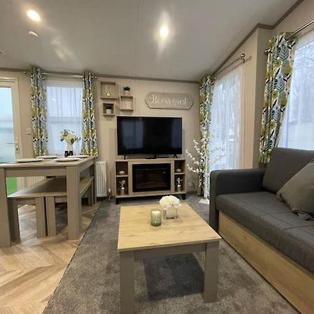 Brand New 6 Berth Holiday Home Selsey Exteriör bild